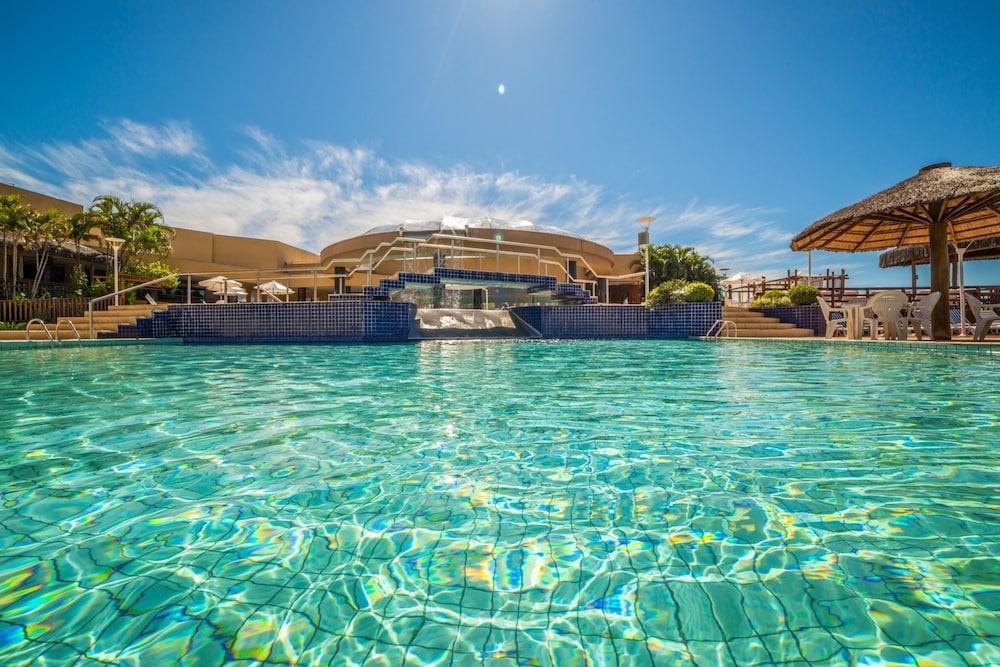 Mabu Thermas Grand Resort Foz do Iguaçu Exterior foto The swimming pool at the resort